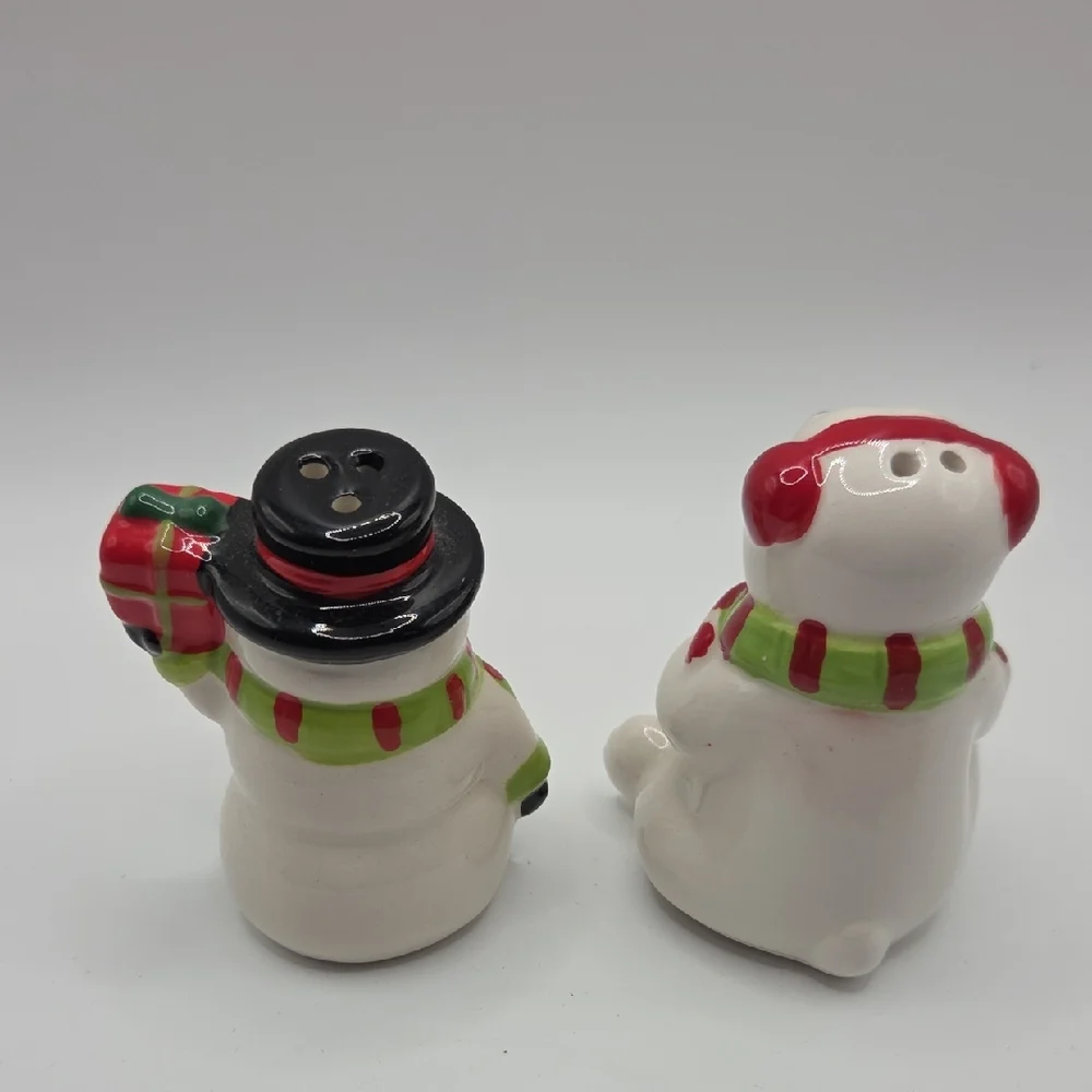 Salt And Pepper Shakers Snowman and Polar Bear